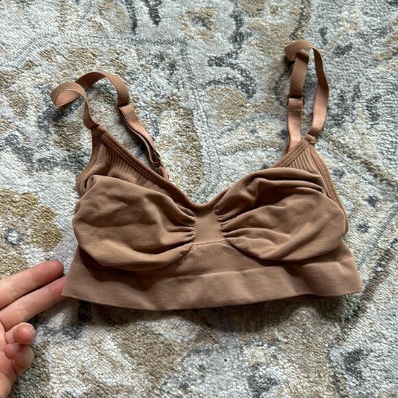 SKIMS Other - NWOT SKIMS seamless sculpt bralette  S/M